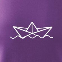 Papírová loďka na vodě