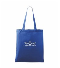 Papírová loďka na vodě