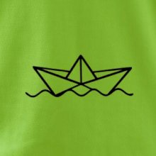 Papírová loďka na vodě