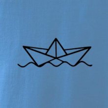 Papírová loďka na vodě