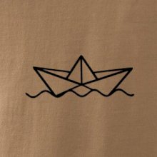 Papírová loďka na vodě