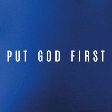 Put God first slabý nápis