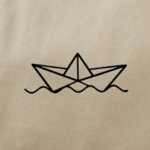 Papírová loďka na vodě