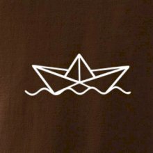 Papírová loďka na vodě