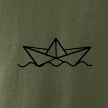 Papírová loďka na vodě