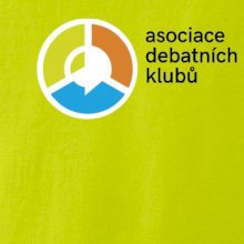 Asociace debatních klubů logo s textem