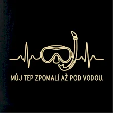 Můj tep zpomalí až pod vodou křivka EKG s maskou a šnorchlem