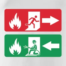 Lidé utíkají, hasiči přibíhají