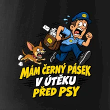 Černý pásek v útěku před psy