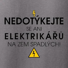 Nedotýkejte se ani elektrikářů na zem spadlých