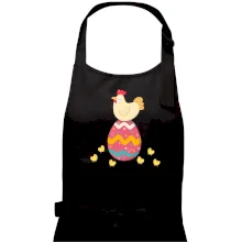 Slepice sedící na velikonočním vejci