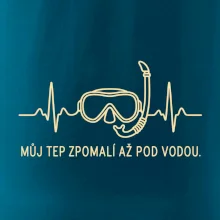 Můj tep zpomalí až pod vodou křivka EKG s maskou a šnorchlem