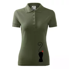 Zamilovaná kočka ležící