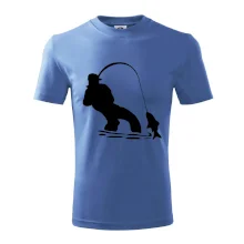 Rybář tahající rybu