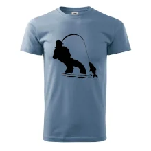 Rybář tahající rybu