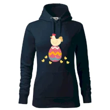 Slepice sedící na velikonočním vejci