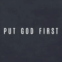 Put God first slabý nápis