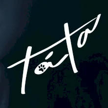 Psí táta se jmény na rukávu