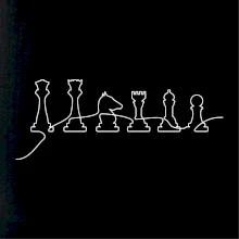 Šachové figurky v řadě - obrys