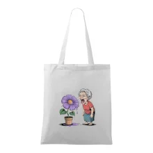 Stará paní plive na fialu