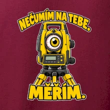 Geodet nečumím na tebe měřím
