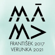 Máma v geometrickém fontu se jmény