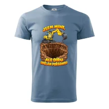 Mini bagr udělá pořádnou díru