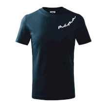 Psí máma se jmény na rukávu