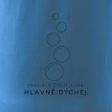 Hlavně dýchej pět stoupajících potápěčských bublin