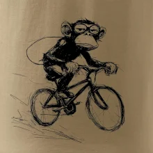 Opice s batohem na kole