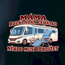 Máma rozkládám lehátko někdo musí dohlížet integrovaný obytňák