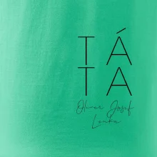 Nápis táta na prsu se jmény dětí