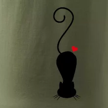 Zamilovaná kočka ležící