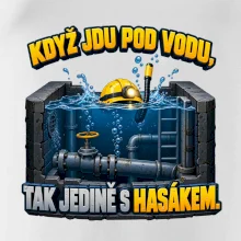 Instalatér pod vodou s hasákem