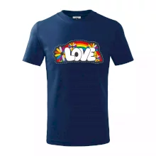 Love s duhou v pozadí