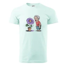 Stará paní plive na fialu