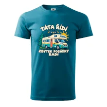 Táta řídí zbytek posádky radí rodinný karavan
