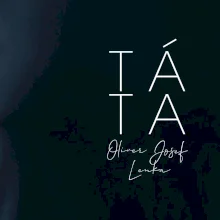 Nápis táta na prsu se jmény dětí