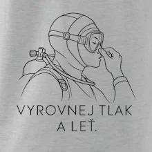 Vyrovnej tlak a leť potápěč v neoprenu držící si nos
