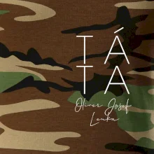 Nápis táta na prsu se jmény dětí