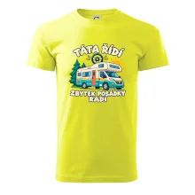Táta řídí zbytek posádky radí rodinný karavan