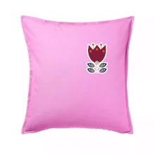 Folklor na prsu květina čtyřlistá