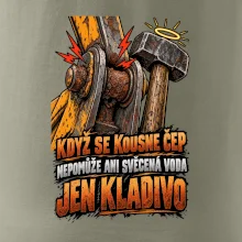 Zaseknutý čep bagru vyřeší kladivo