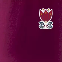 Folklor na prsu květina čtyřlistá