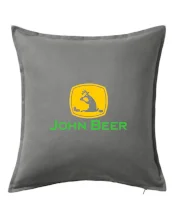 John Beer jelen s pivem