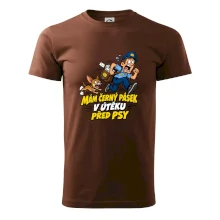 Černý pásek v útěku před psy