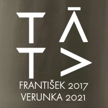 Táta v geometrickém fontu se jmény