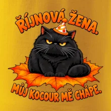 Říjnová žena mrzutý černý kocour na javorovém listu