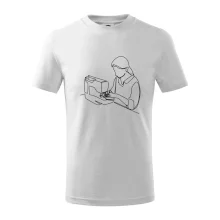 Švadlena a šicí stroj jedním tahem