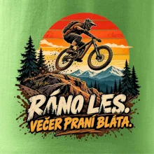 Ráno les večer praní bláta na kole